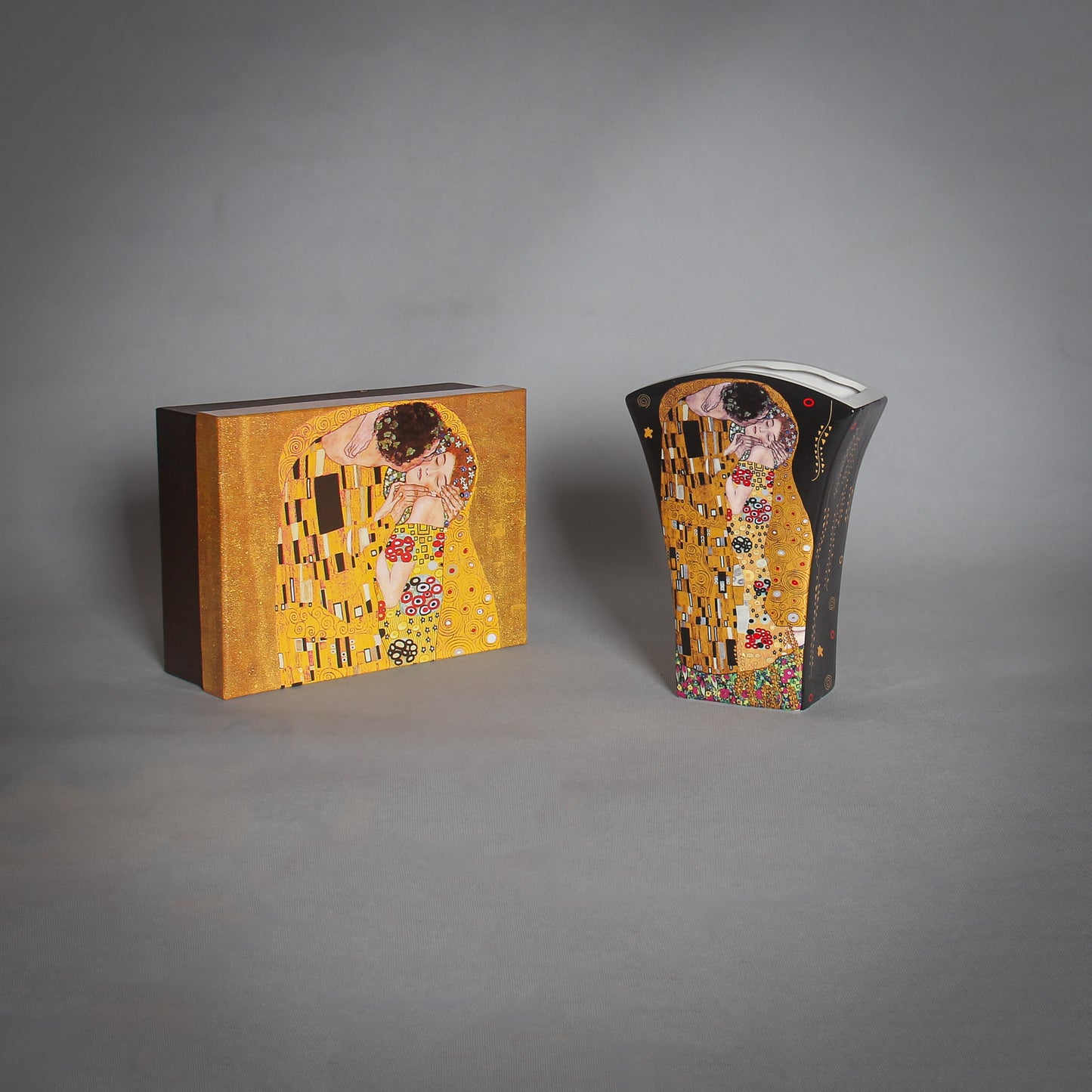 Gustav Klimt "The Kiss" Flower Vase with its box on the grey background
