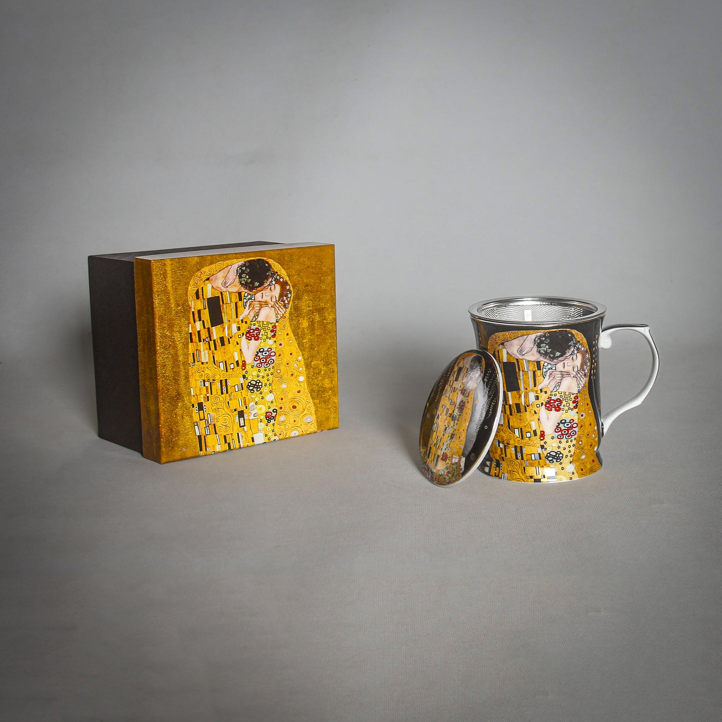 Gustav Klimt "The Kiss" Tea Infuser with a Lid on the grey background