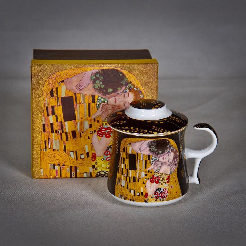 Gustav Klimt "The Kiss" Black Tea Infuser and its box on the grey background