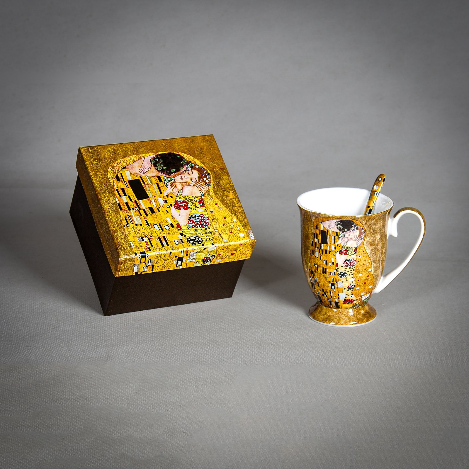 Klimt Kiss art mug gift box
