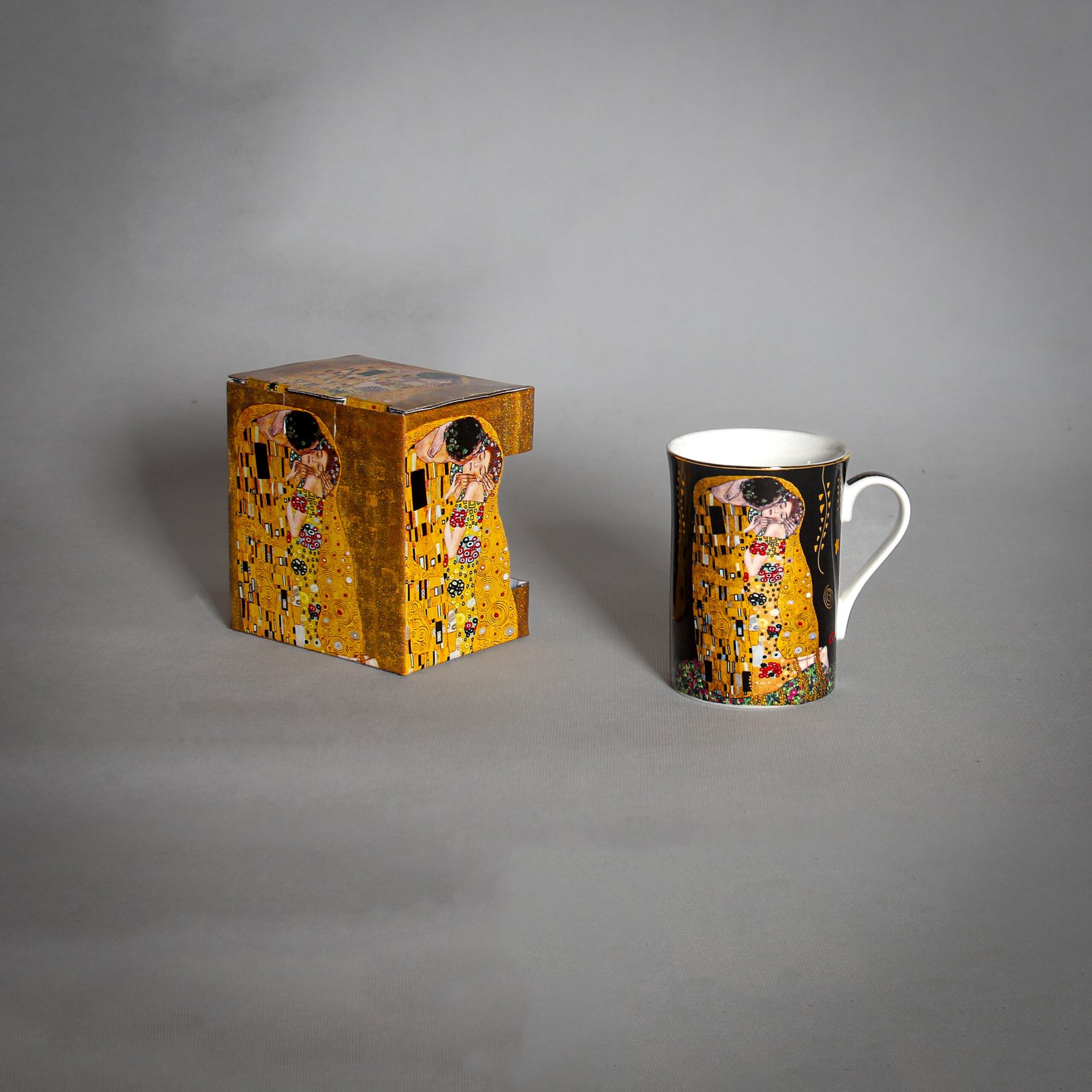 Klimt Kiss mug and gift box on gray background